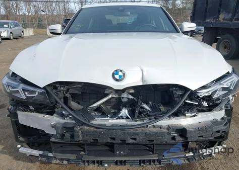 2023 BMW 330I xDrive z USA, uszkodzony, nr VIN 3MW89FF04P8D42793